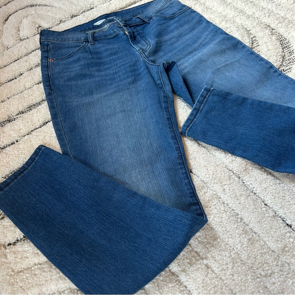 Old Navy jeans, women size 6 ITEM 005